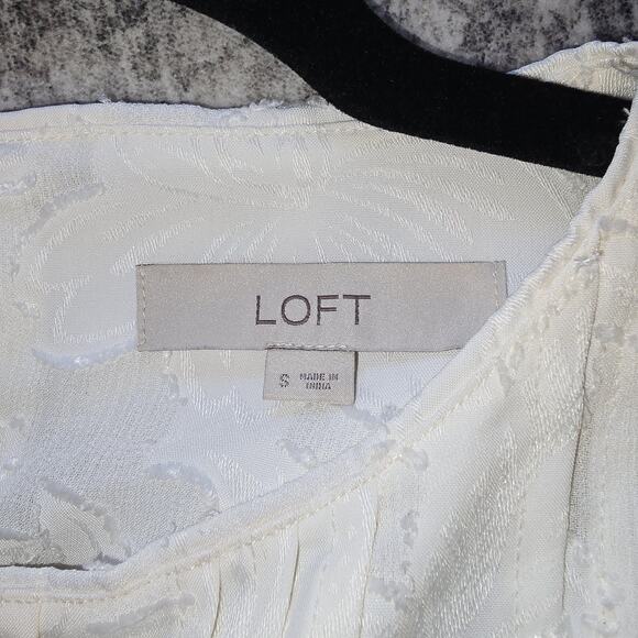 LOFT Blouse Women Small Textured Floral Long Sleeve Lightweight Elegant Boho Top - Picture 3 of 8